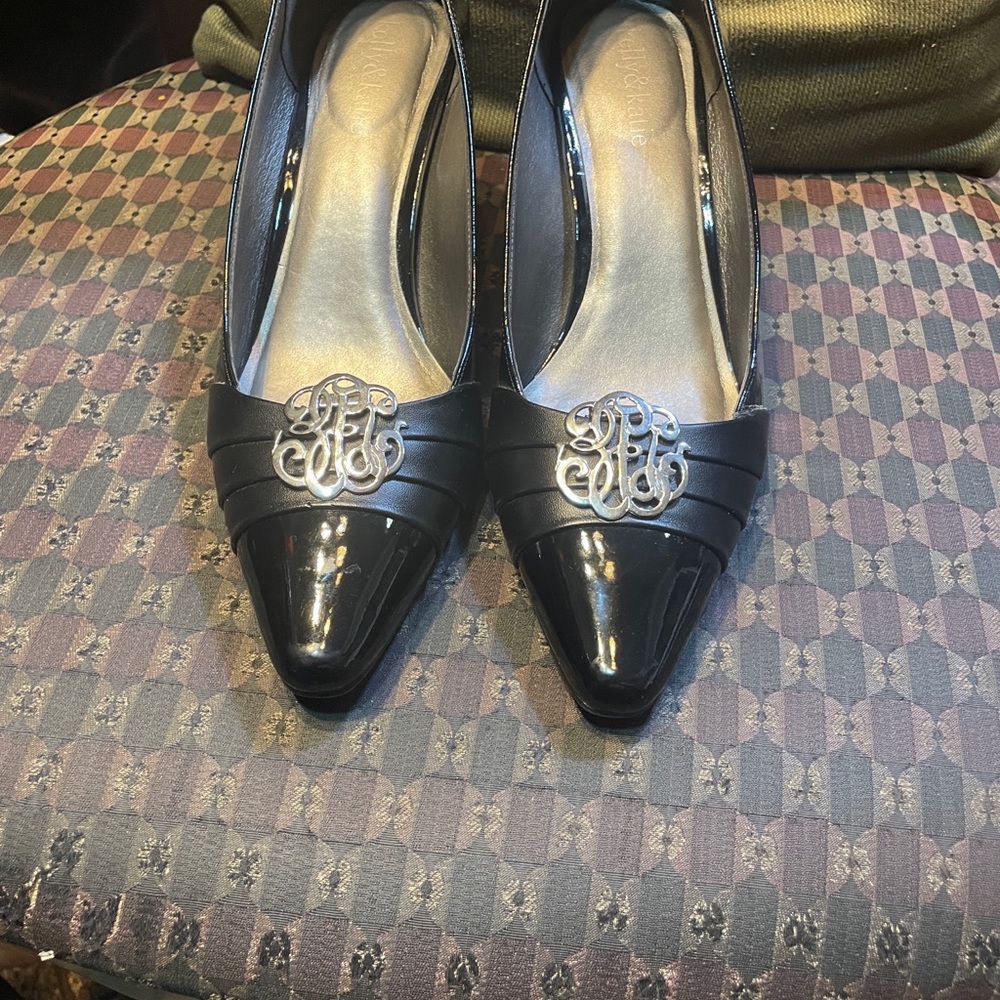 Elegant vintage Silver shoe Accents